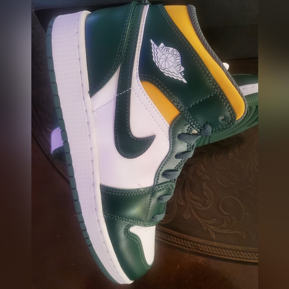 Air Jordan 1 mid (GS) - Picture 2 of 6